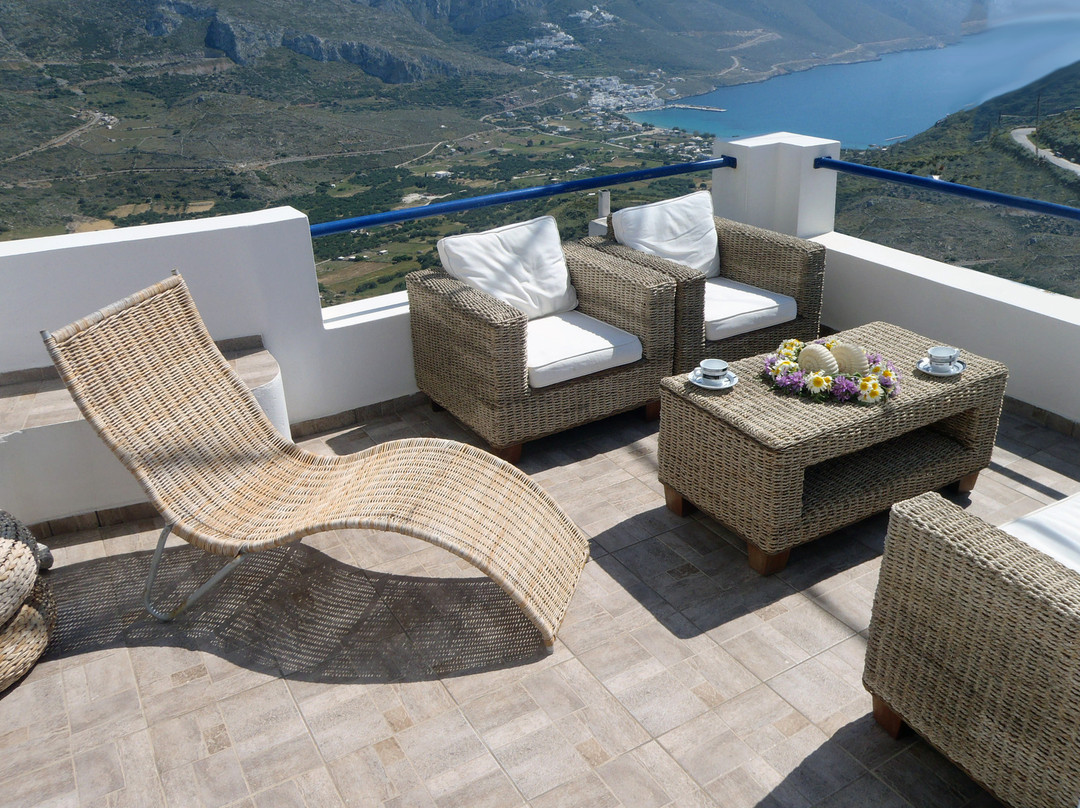 Plori Studios and Apartments