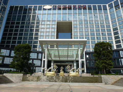 龙岗珠江皇冠假日酒店主图