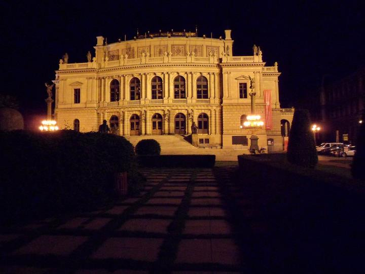 鲁道夫音乐厅-布拉格必去景点