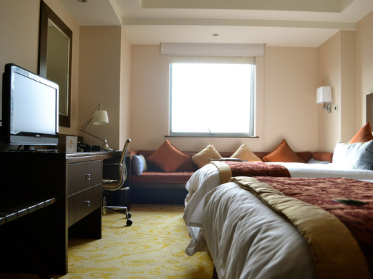 上海齐鲁万怡大酒店主图