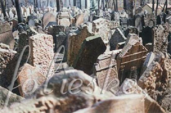 犹太人墓地-布拉格必去景点