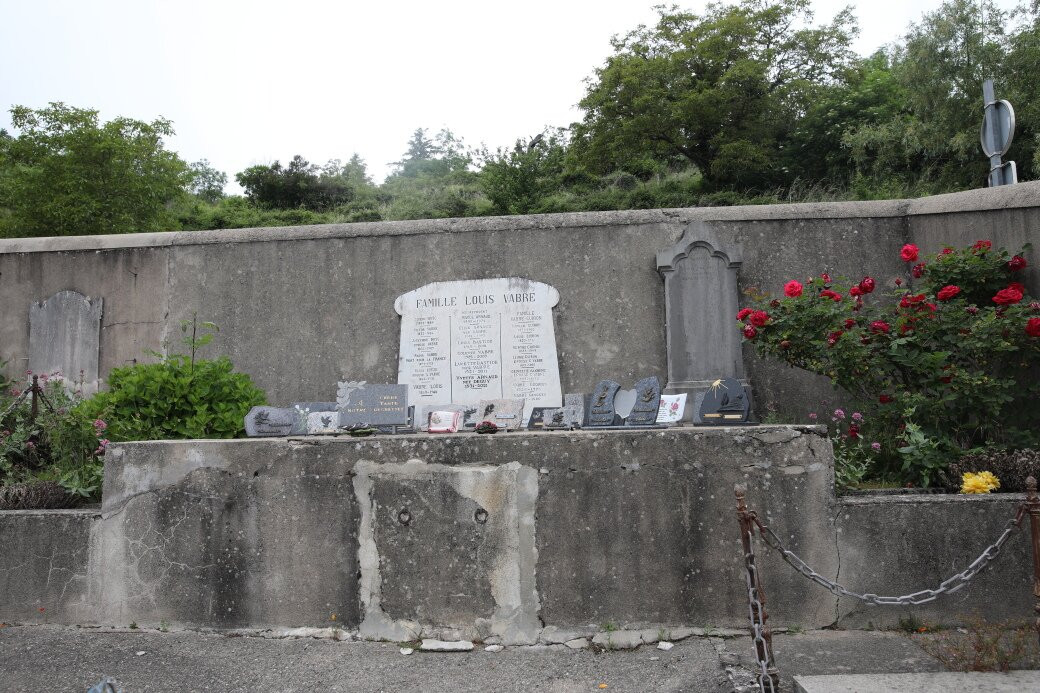 Cimetière communal de Chalençon-Chalencon必去景点