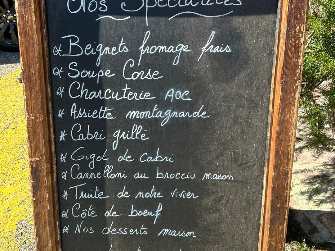 Hotel Restaurant le Chalet主图