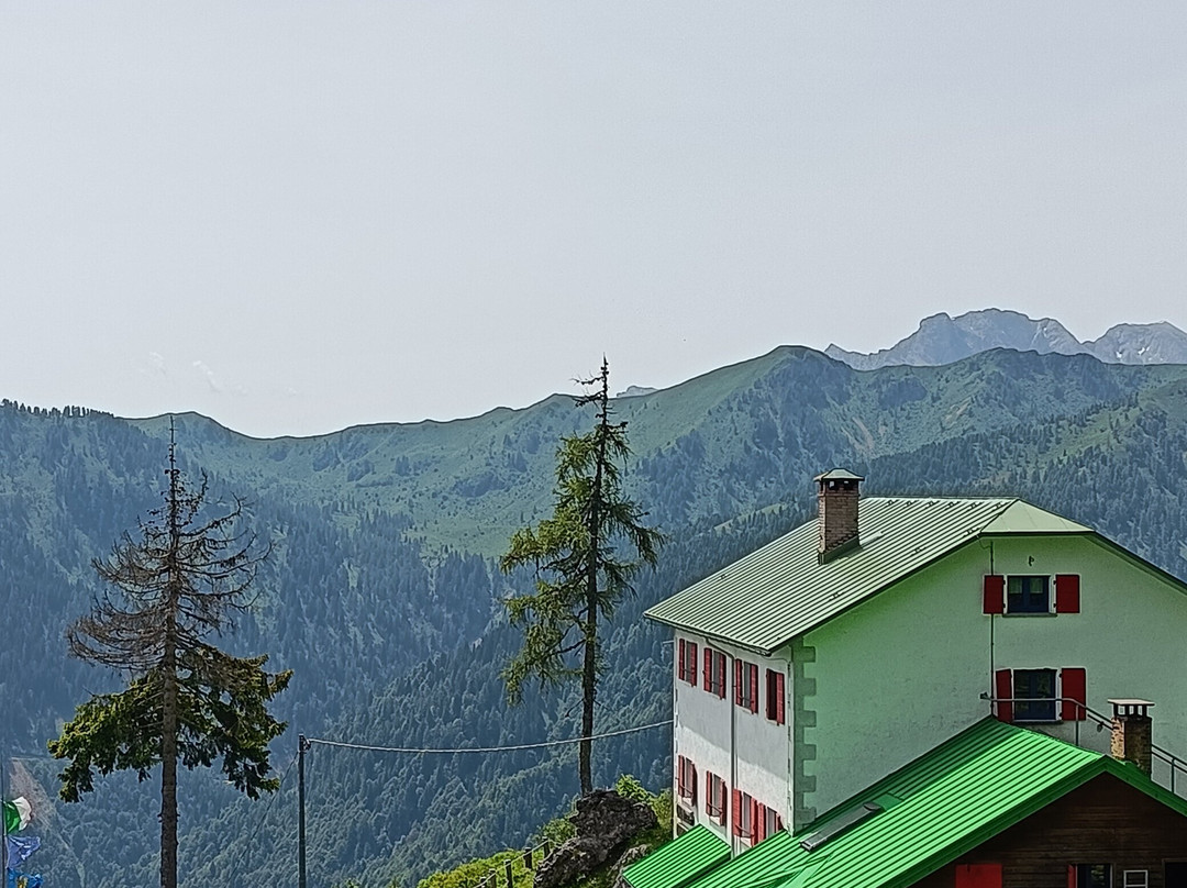 Pesariis酒店住宿-Rifugio F.lli De Gasperi
