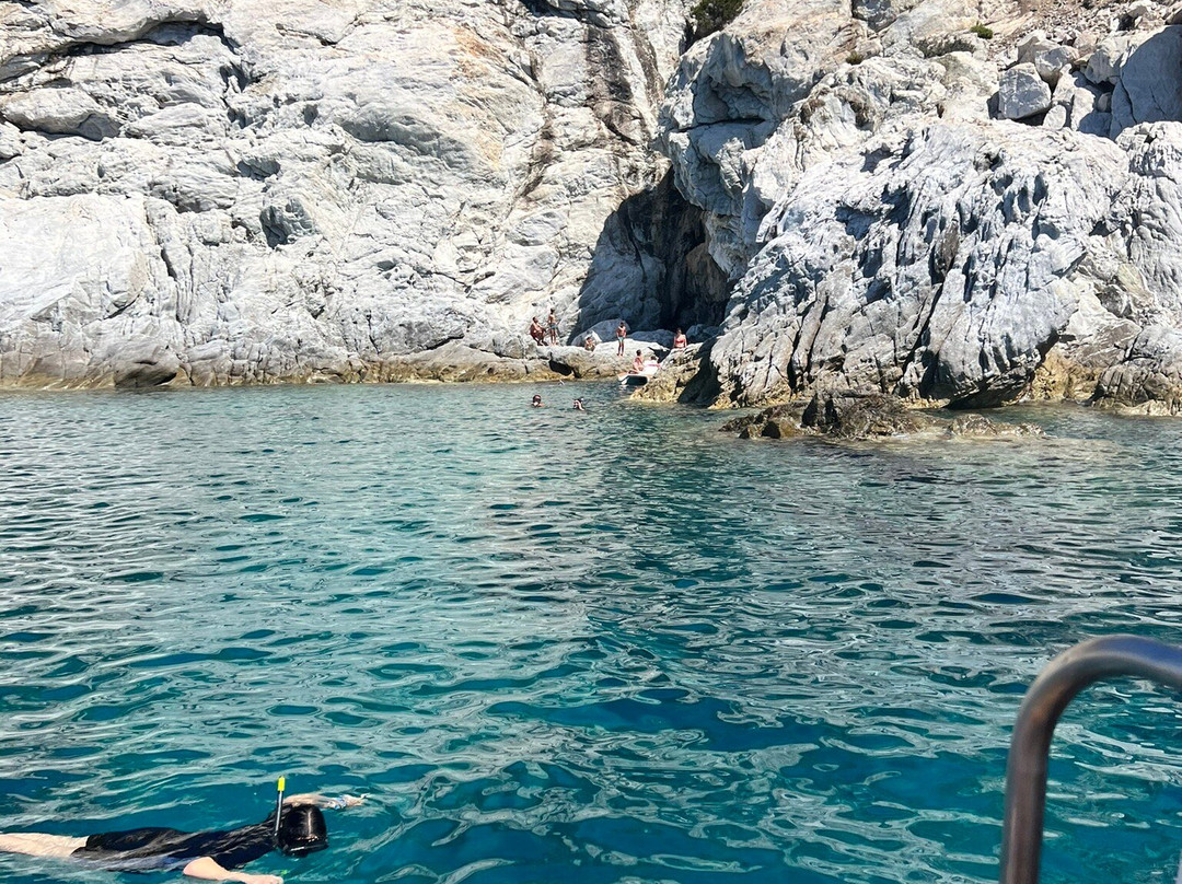 Baiarda Dive Boat Excursions景点图片