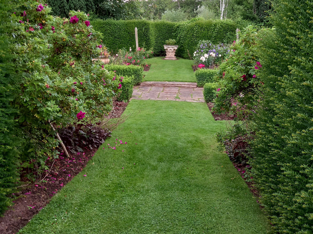 Burford House Garden Centre景点图片