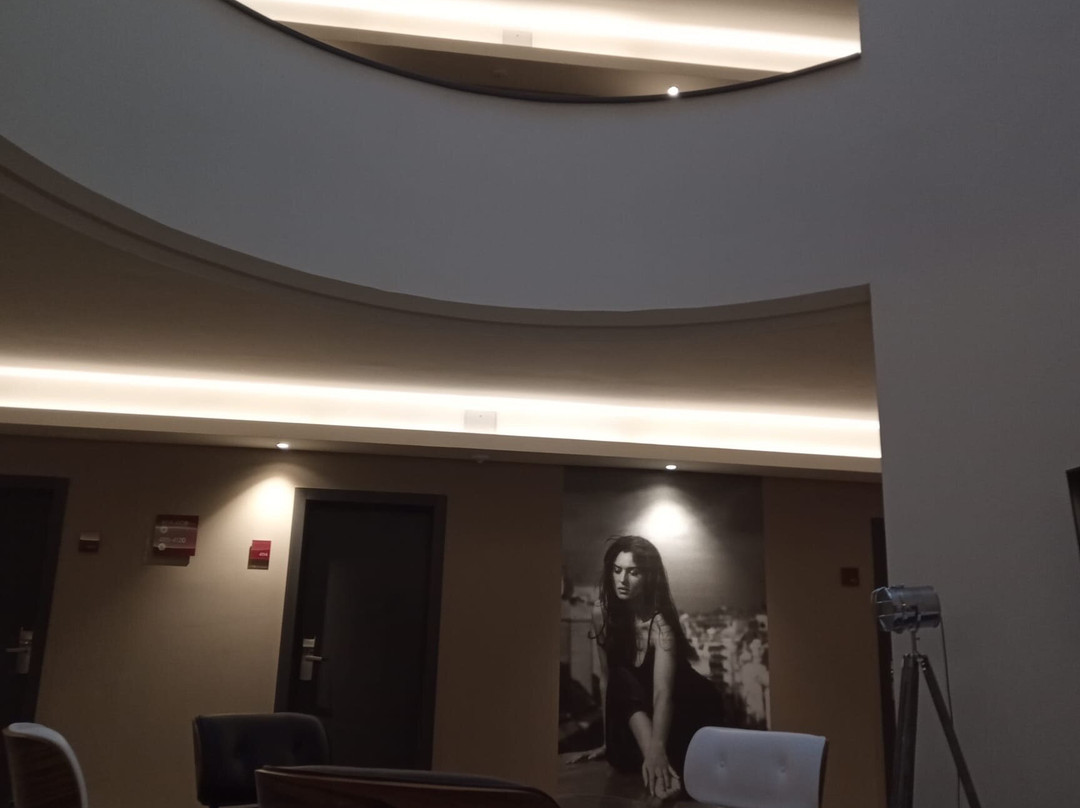 芭芭拉酒店主图