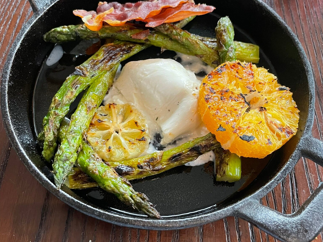 Cowhorn Kitchen & Wine