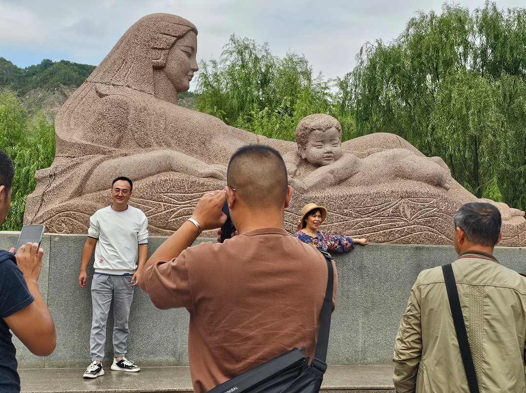 黄河母亲雕塑-兰州市必去景点