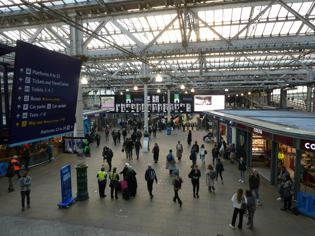 Edinburgh Waverley Station景点图片