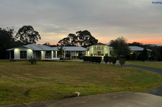 Lake Macquarie Hotel