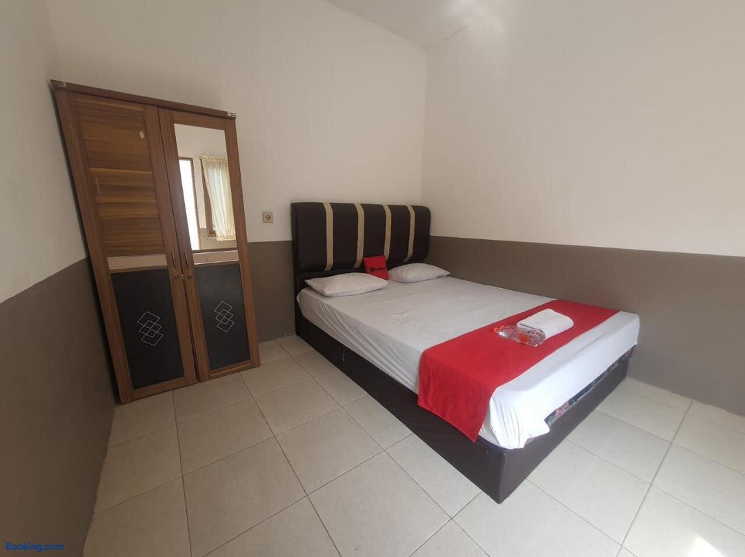 RedDoorz Near Supadio Airport Pontianak