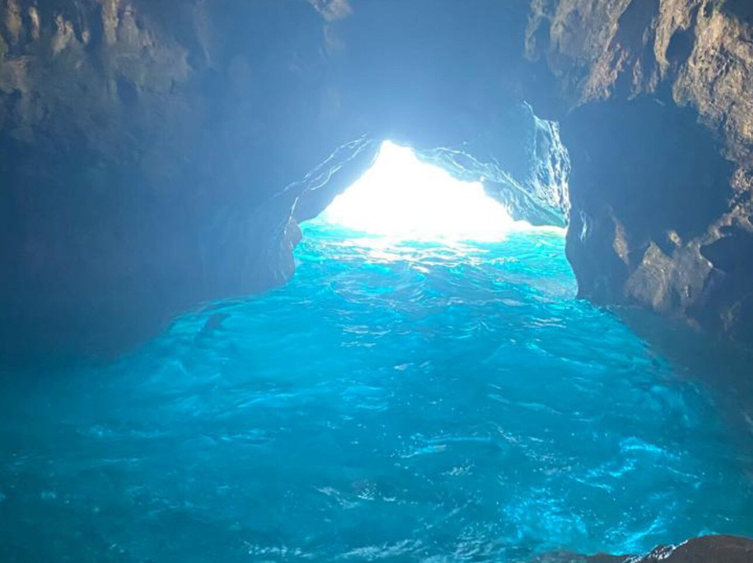 Himara Beach Hopping Tours景点图片