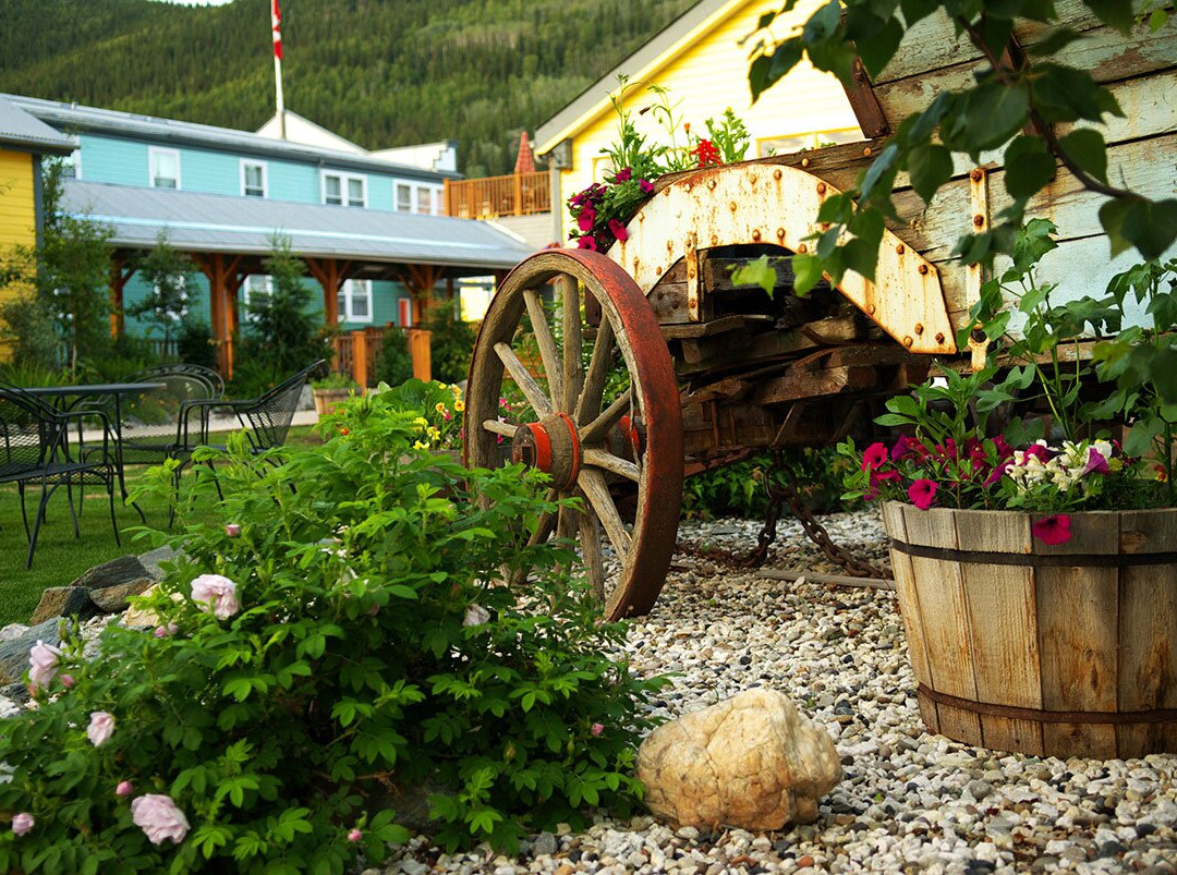 Holland America Dawson City Inn主图