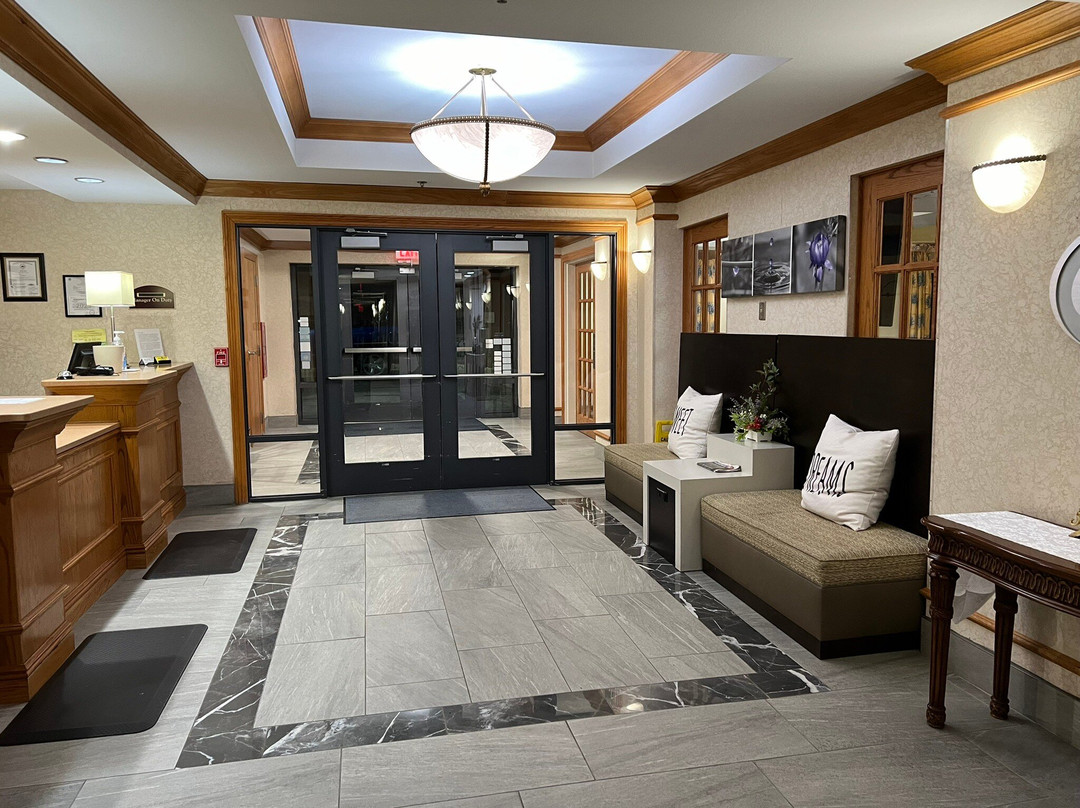 Crossroads Inn & Suites主图