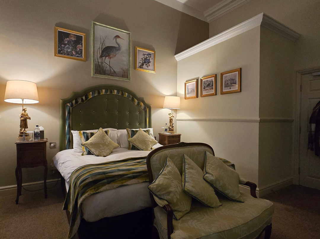 经典英国韦恩安居酒店主图