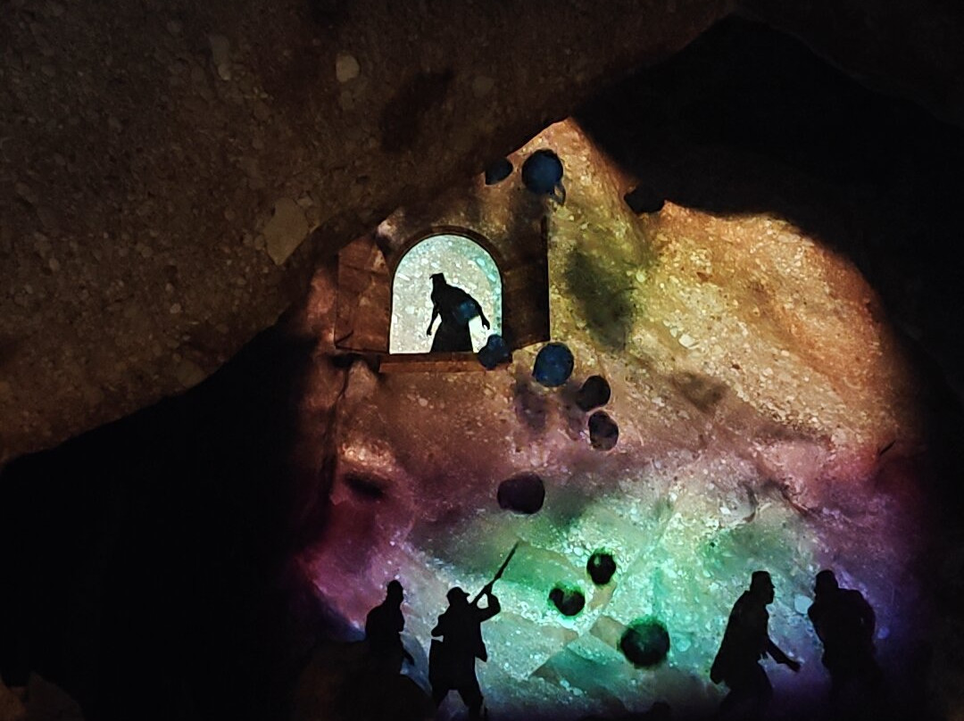 Coves Del Salnitre-Collbato必去景点