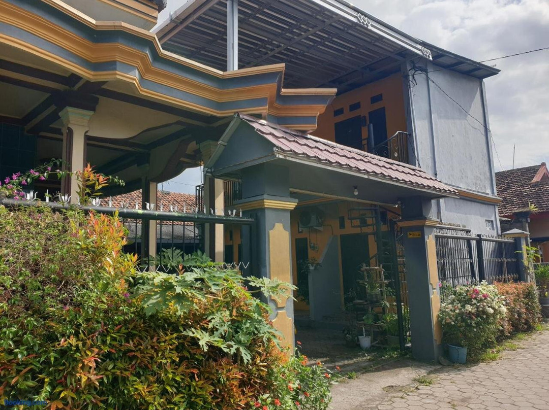 Spot On 92857 Kos Haji Jakfar Syariah