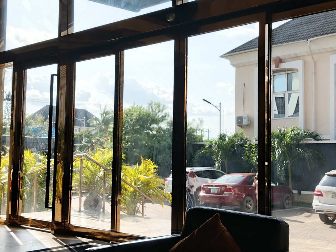 Springhill Hotel & Suites