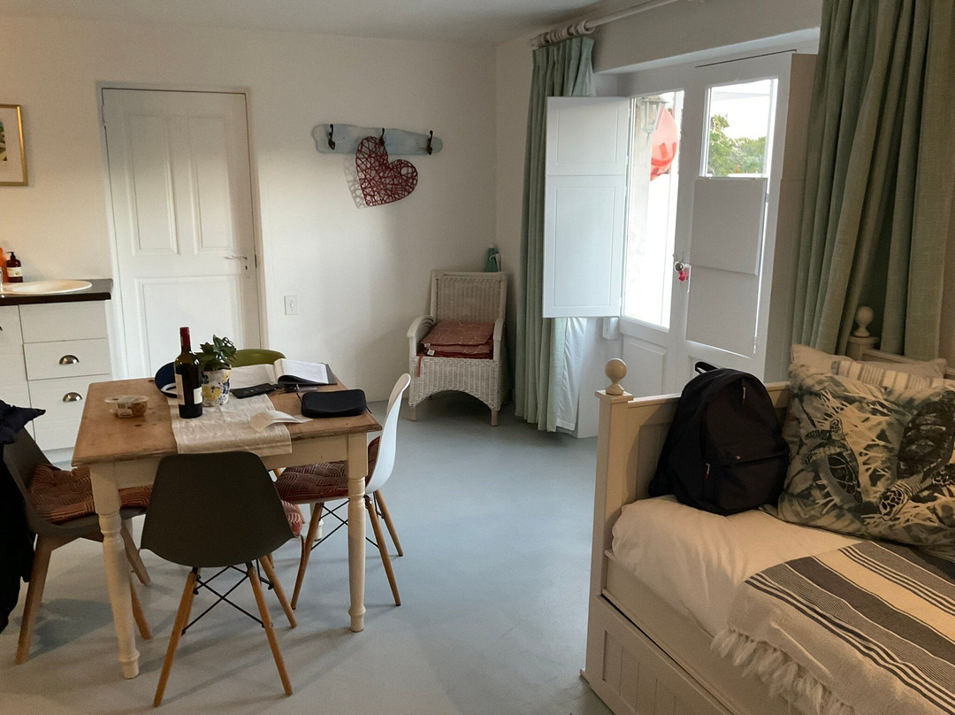 Charlotte House主图