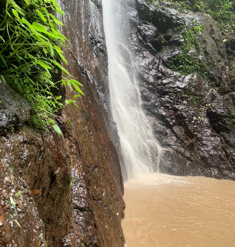 Jagasatru Waterfall景点图片