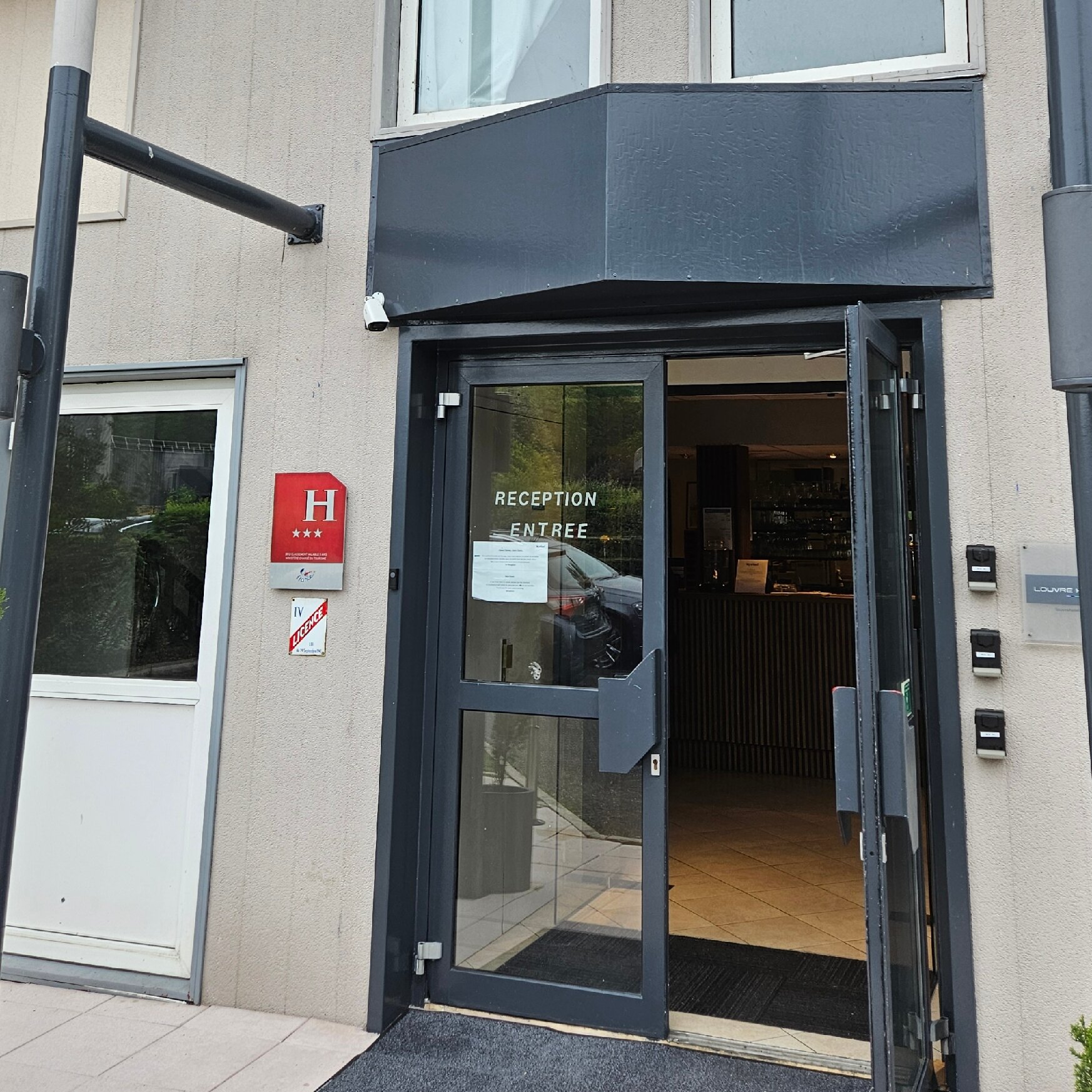 基里亚德德维勒圣阿尔努特酒店-官方