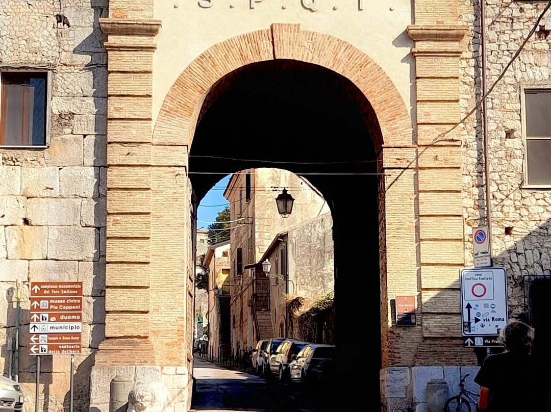 Porta Romana-特拉西那必去景点