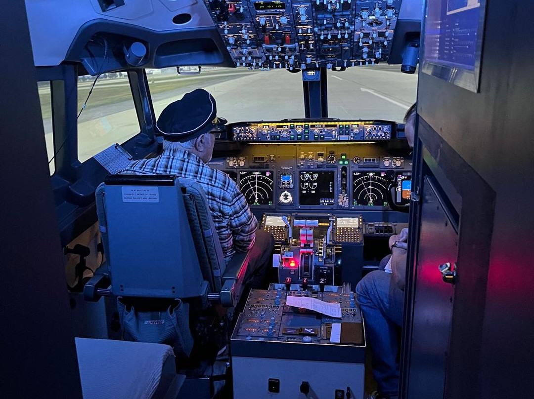 Aerospace Experience Flight Simulators-彼得伯勒必去景点