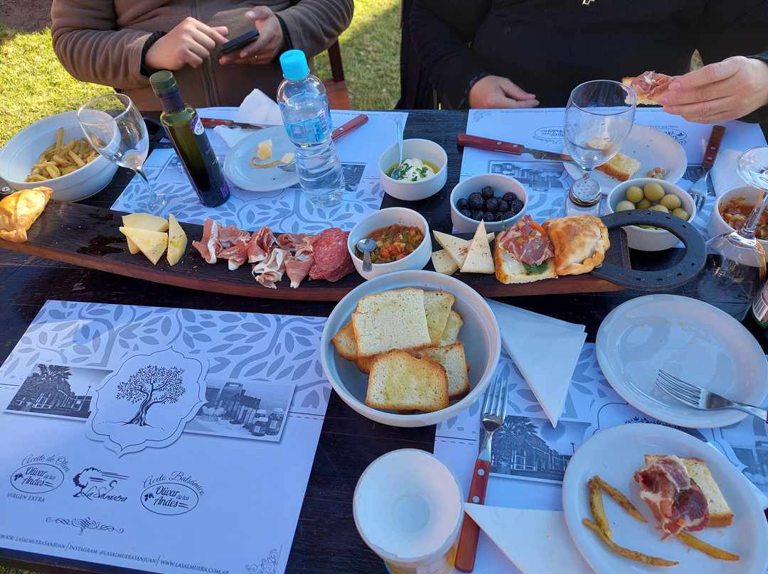 Pocito餐馆和美食-La Salmuera