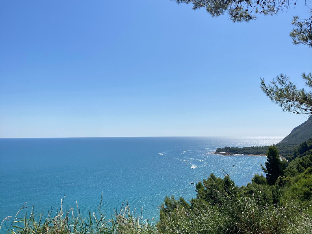 Spiaggia Mezzavalle-安科纳必去景点