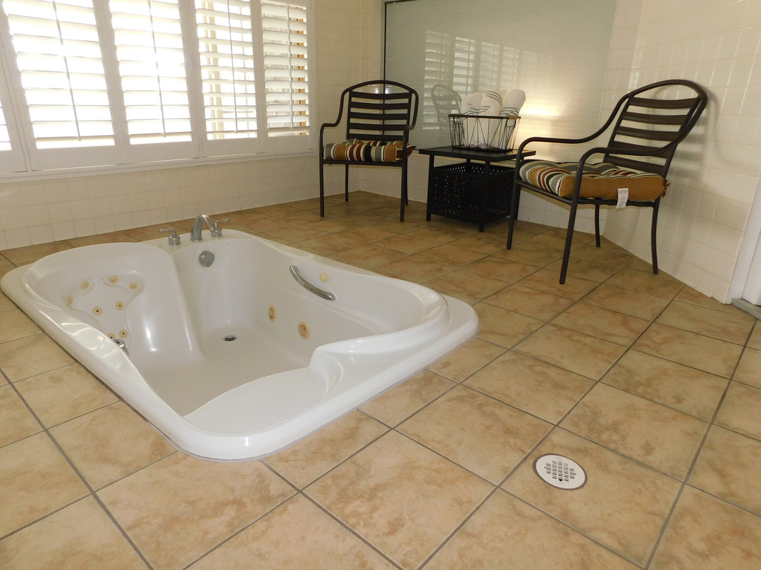 Ramada by Wyndham Ely主图