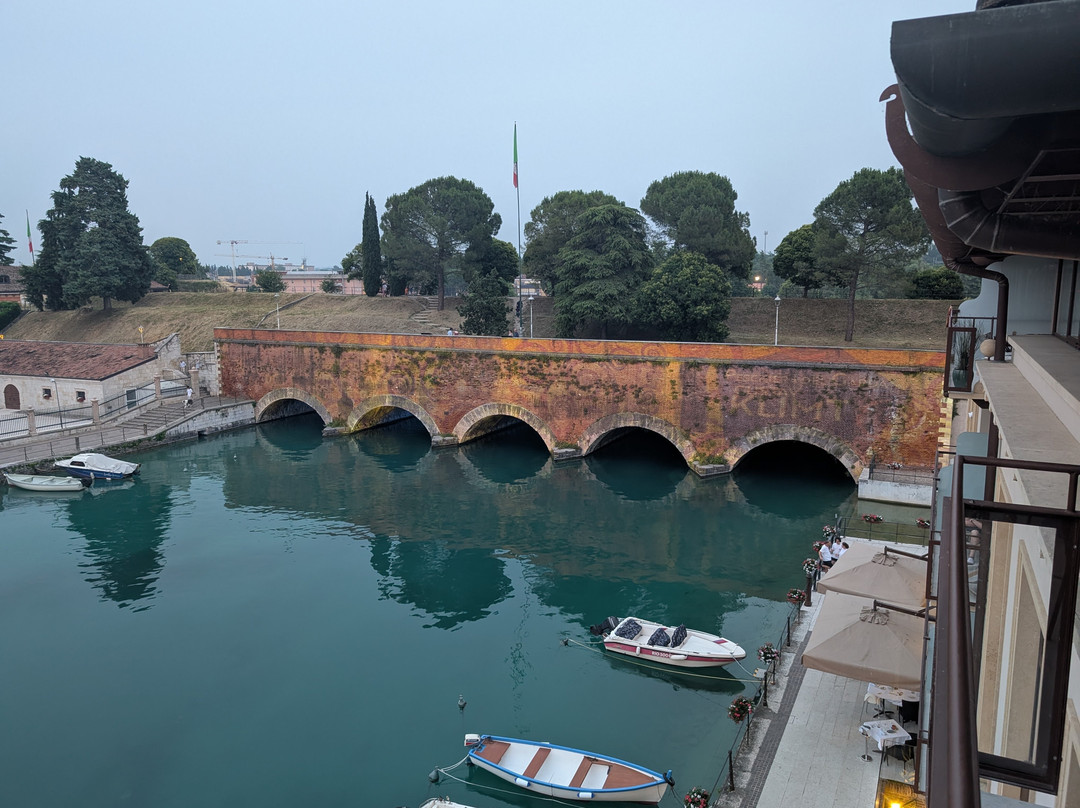 Canale di mezzo-佩斯基耶拉德尔加尔达必去景点