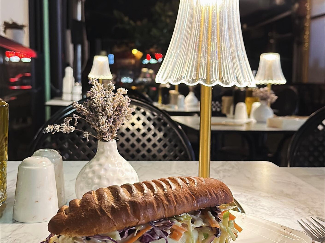 Green Library Lounge & Bar