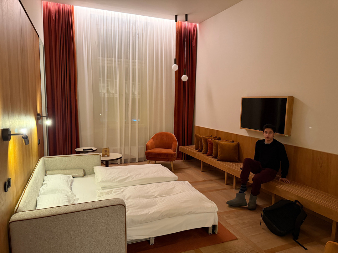 The Julius Prague主图