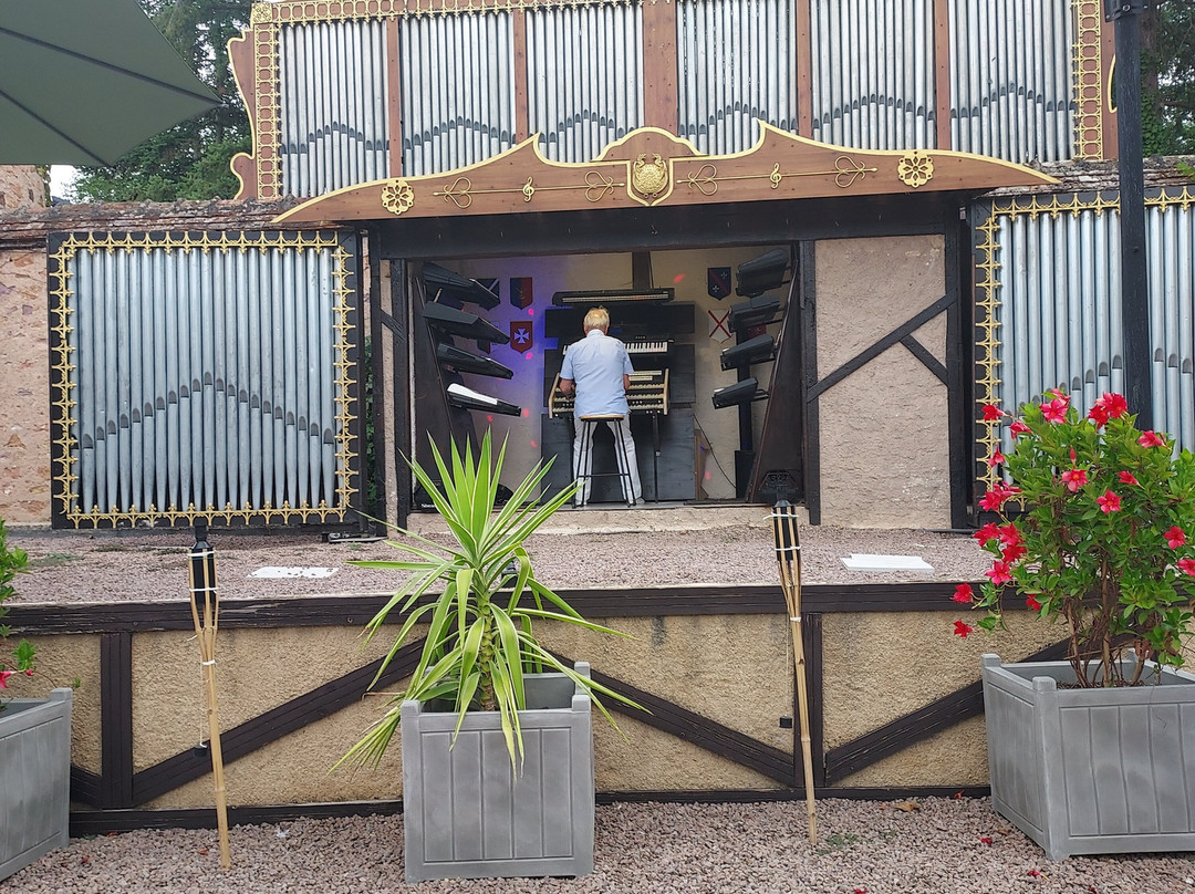 Chateau De Peufeilhoux-Vallon-en-Sully必去景点