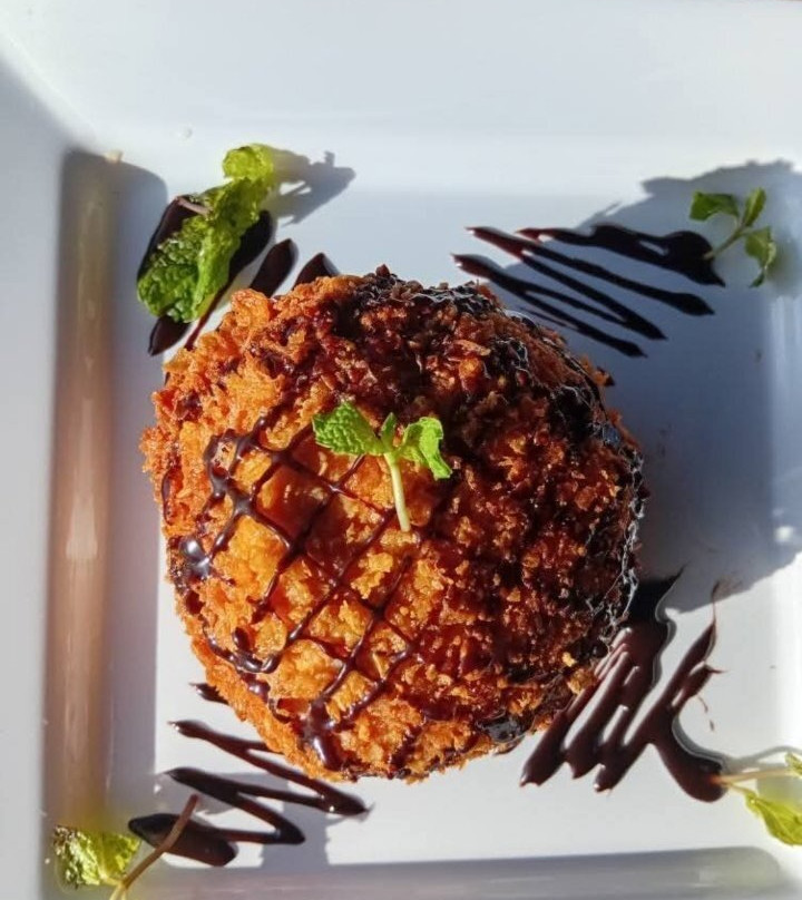 Domoni's Waterfront Dinning