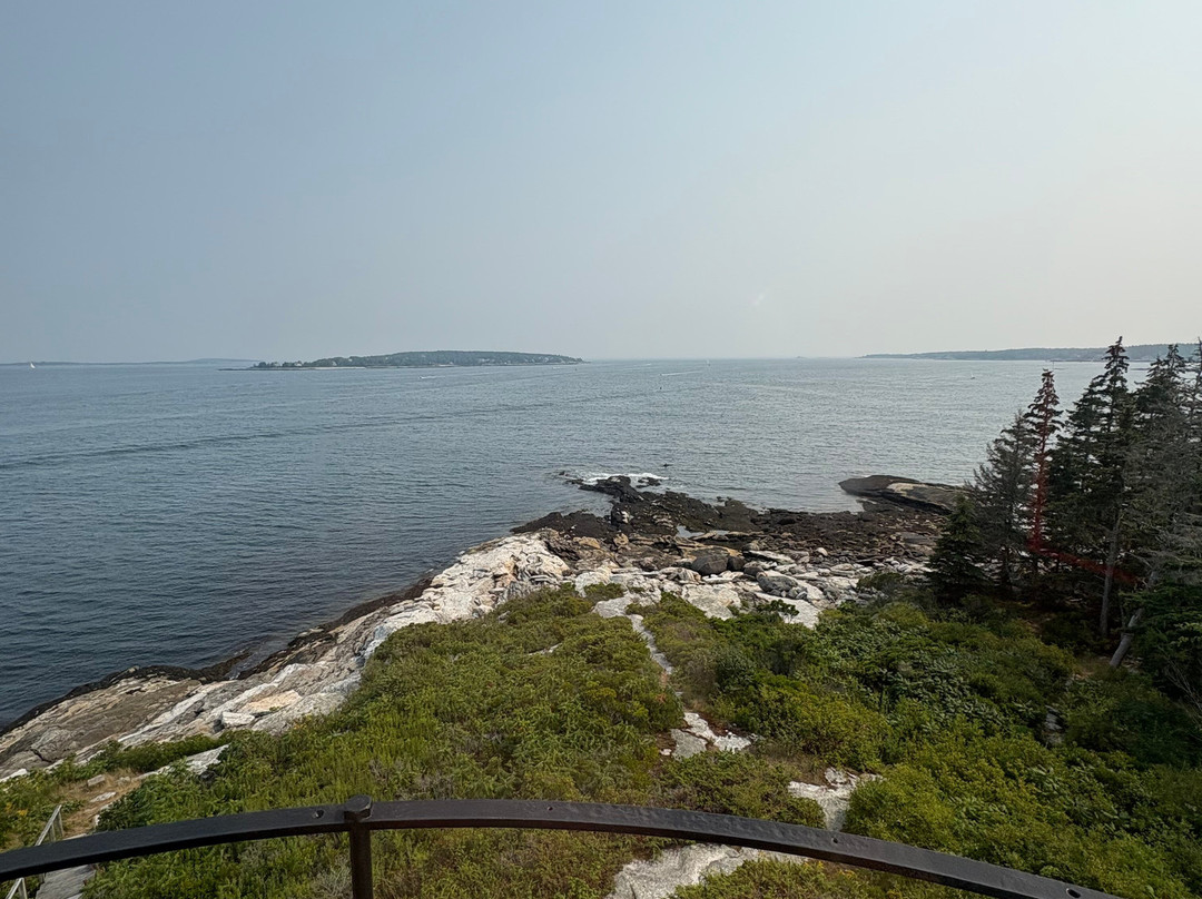 Burnt Island Lighthouse-布斯贝港必去景点
