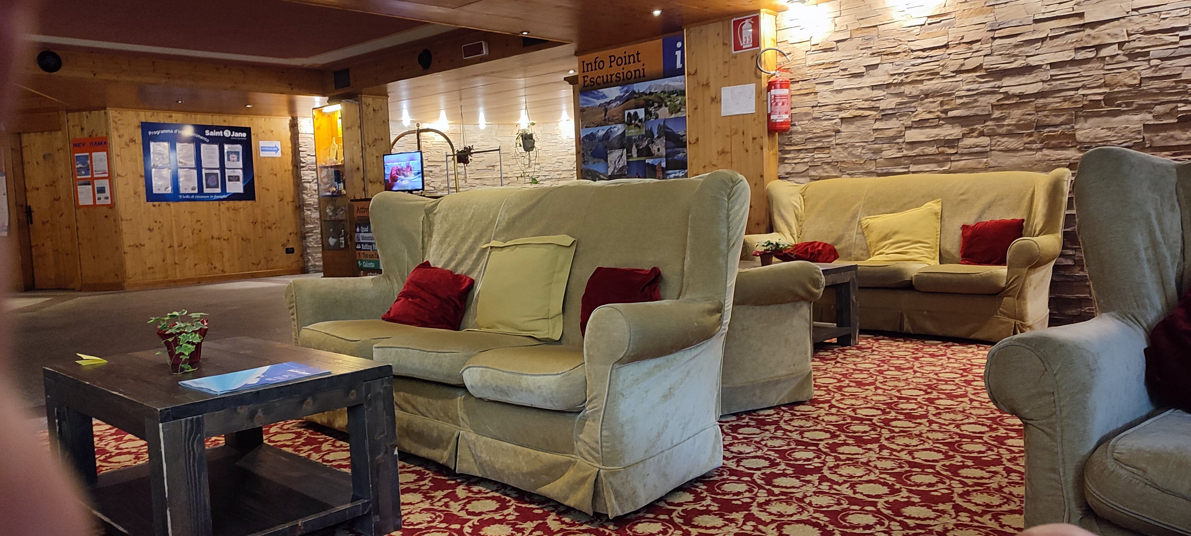 Hotel Piandineve-官方