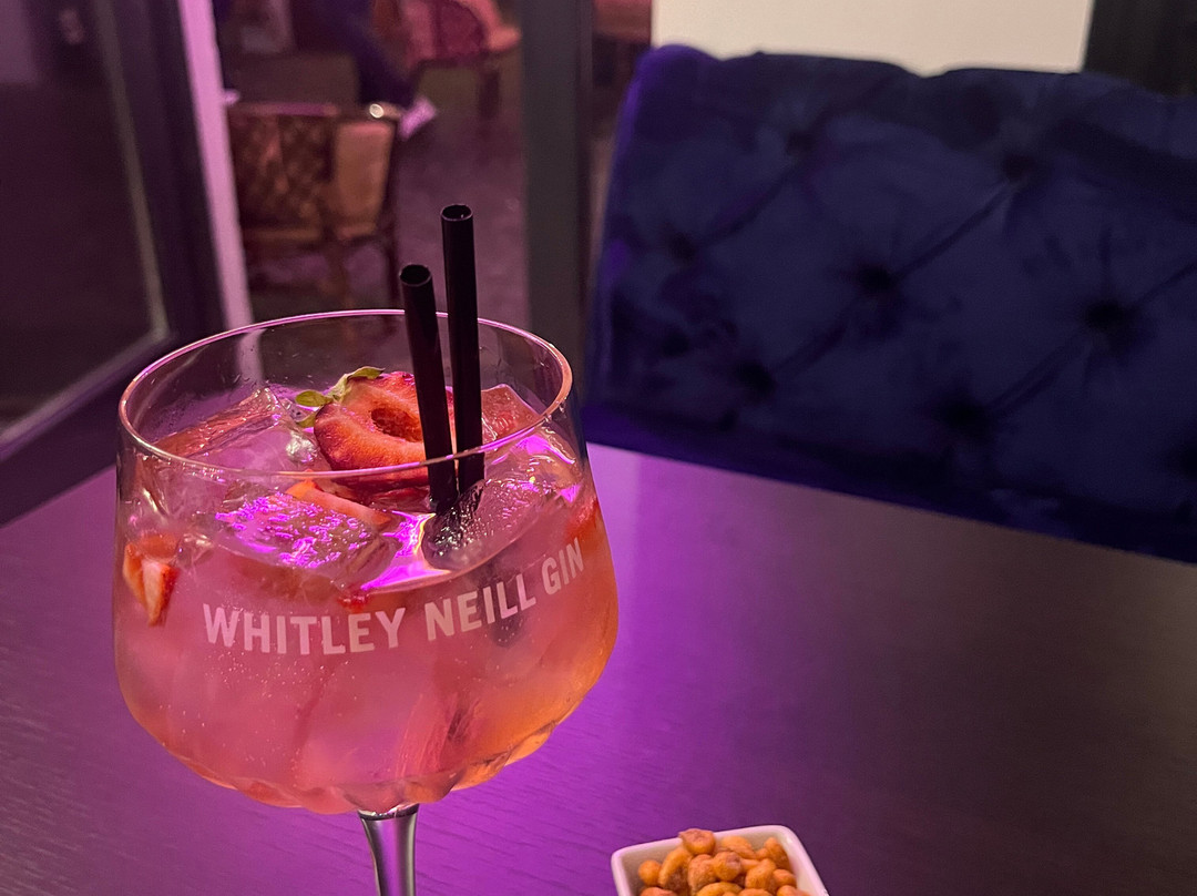 The Square - Gin And Tonic Bar