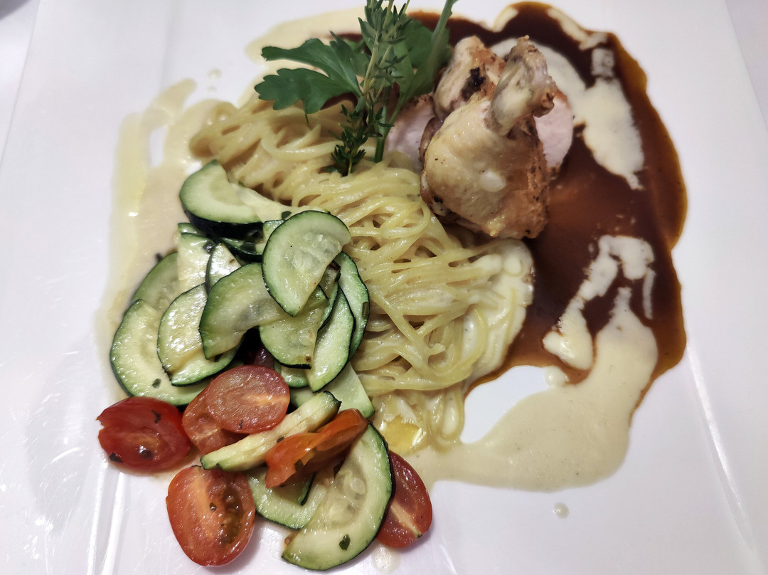 阿德勒白陶酒店主图