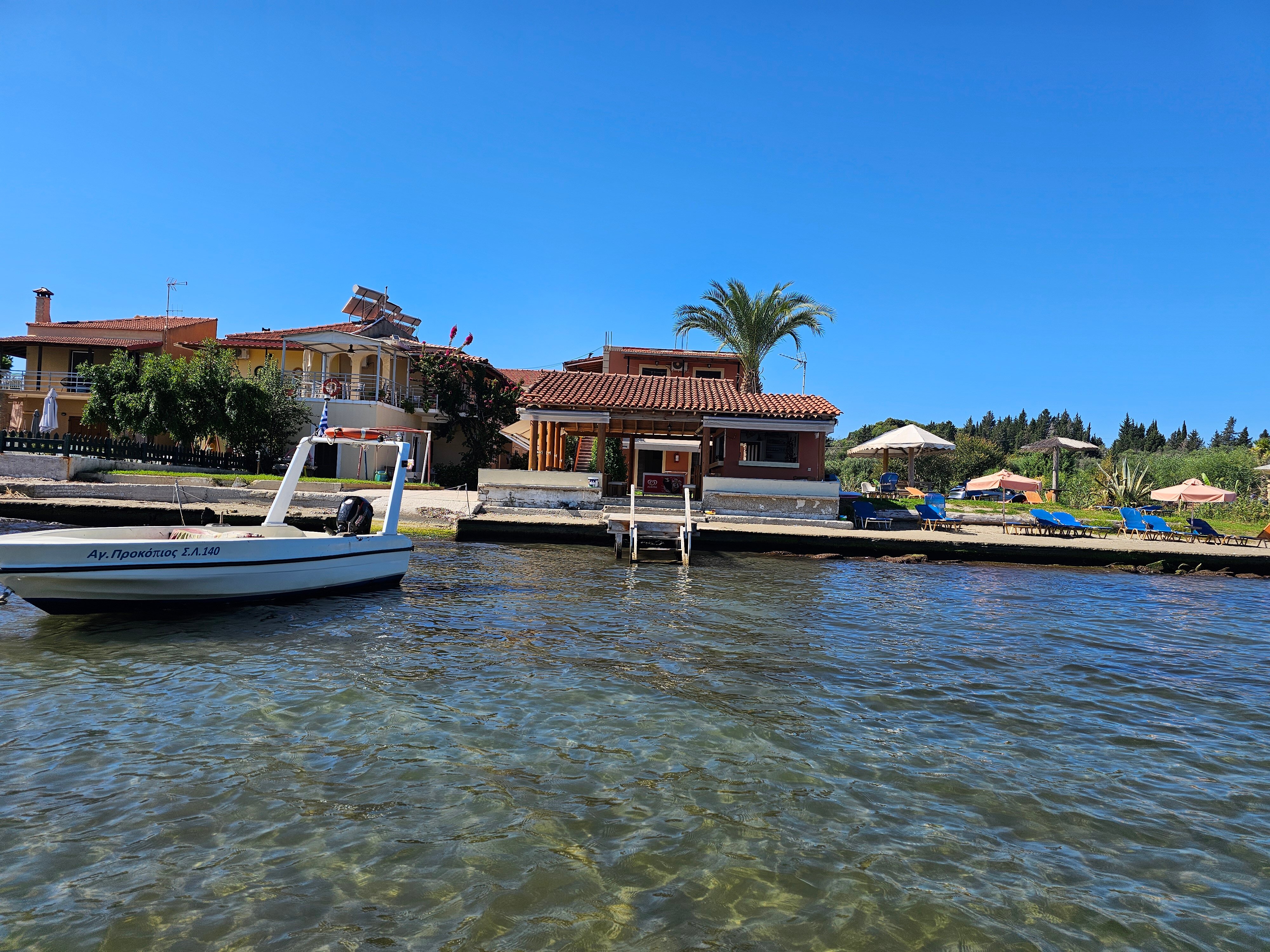 Seafront Apartments Corfu-泳池
