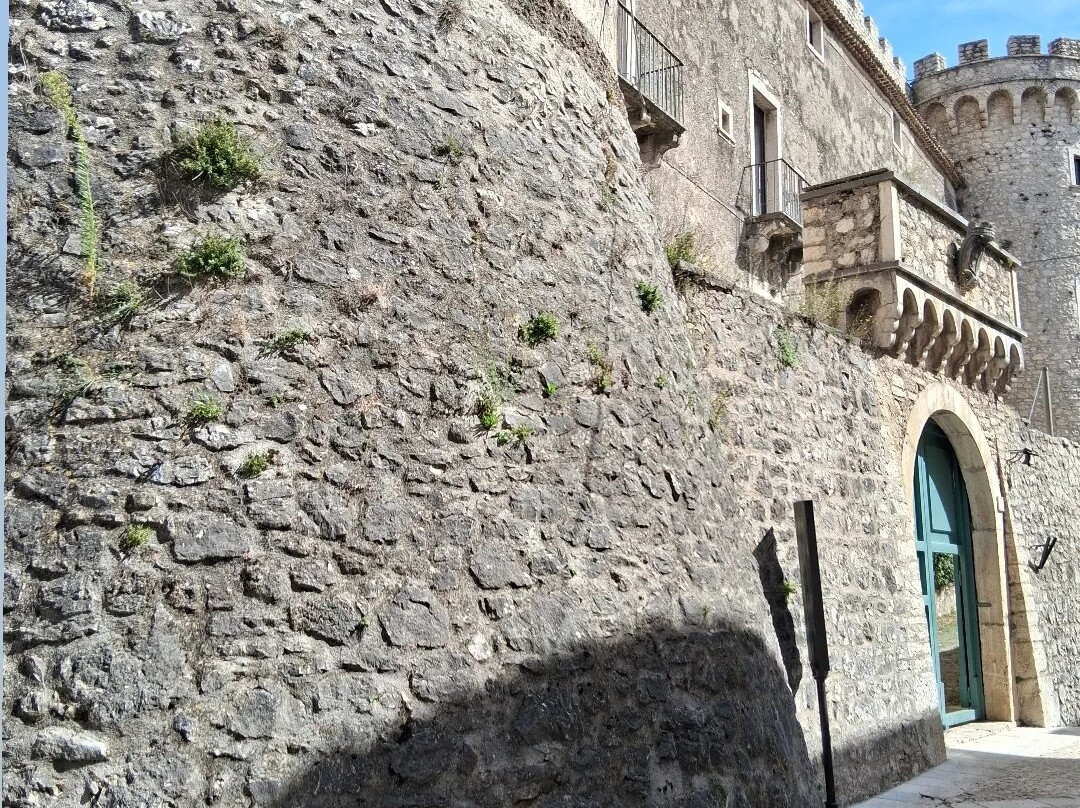Castello Pignatelli-Monteroduni必去景点