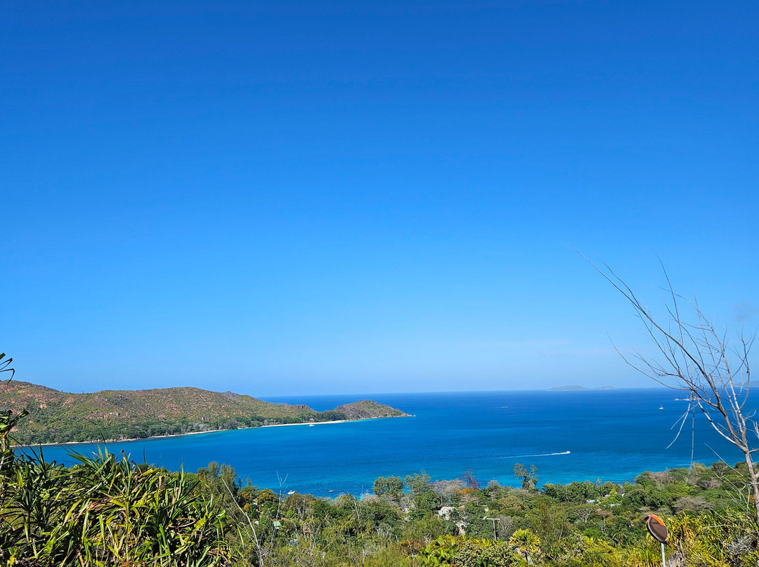 Laurent's Taxi Service-普拉兰岛必去景点