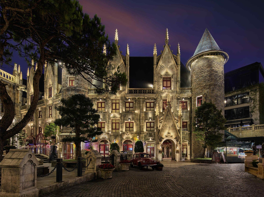 岘港巴拿山法国乡村美居酒店主图