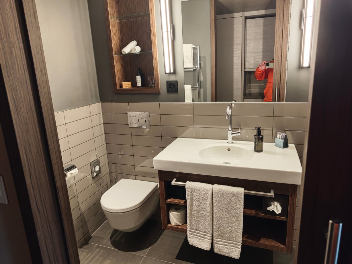 苏黎世欧尔利孔阿卡萨套房酒店-浴室