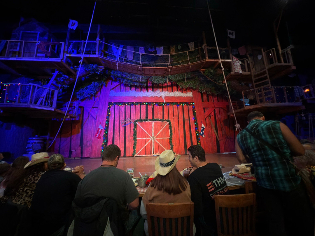 Hatfield & McCoy Dinner Show-皮金福奇必去景点