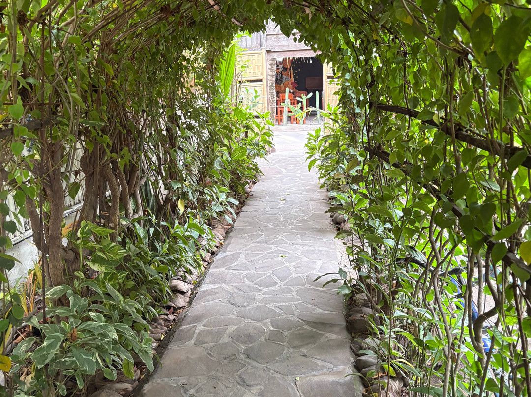 Flowers and Fire Yoga Garden Gili Air-Gili Air必去景点