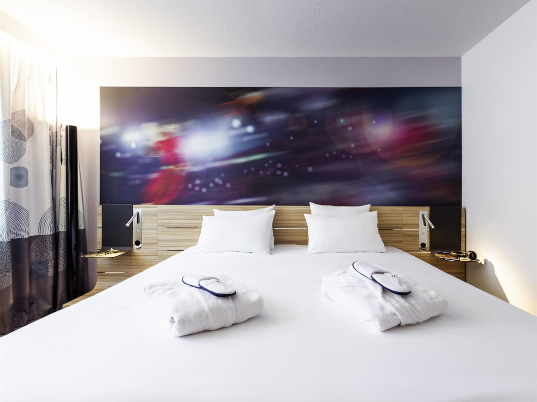 里摩日湖滨诺富特酒店主图