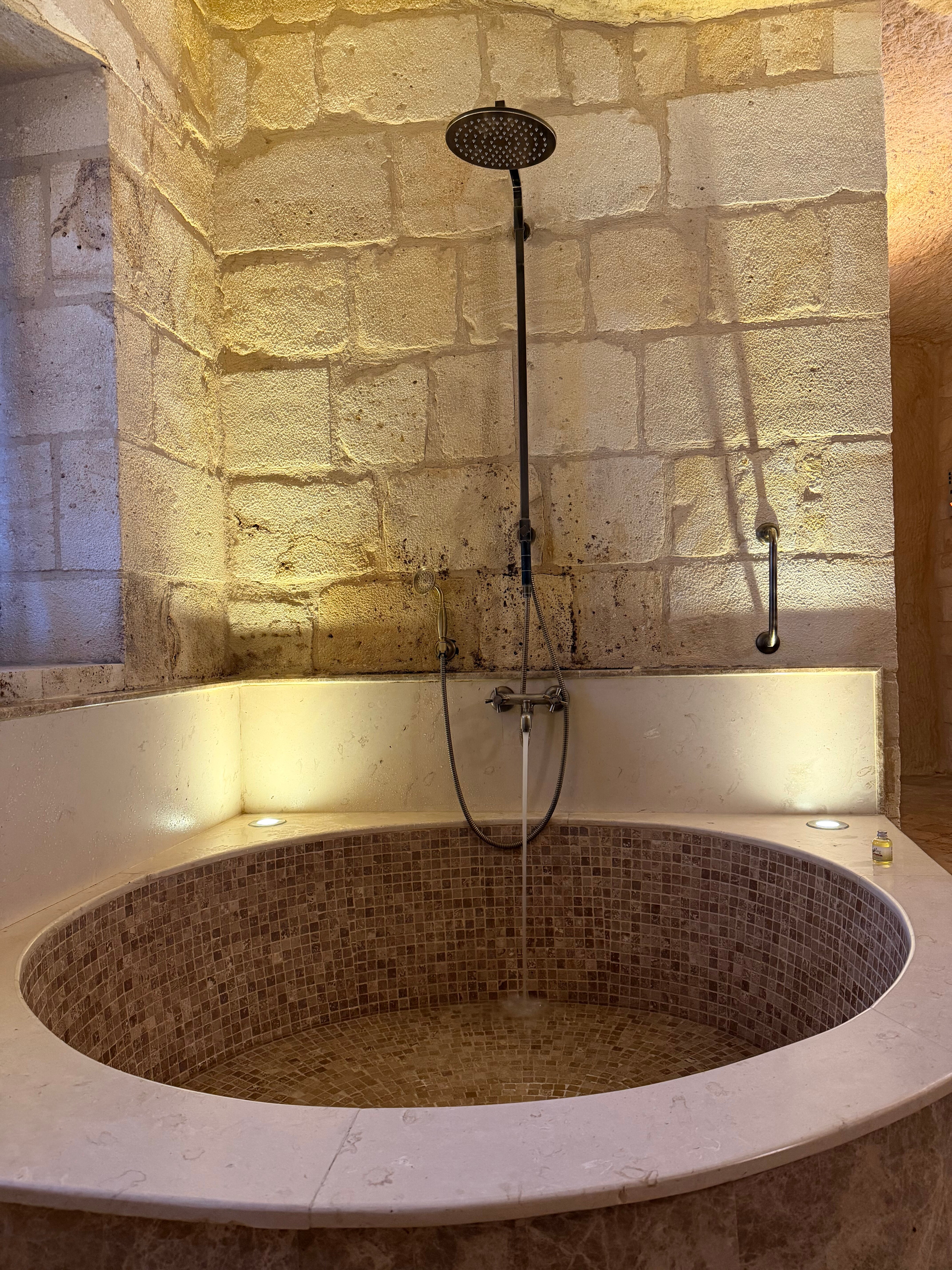 乌鲁日鲁卡帕多奇亚卡亚卡匹高级洞穴酒店-浴室