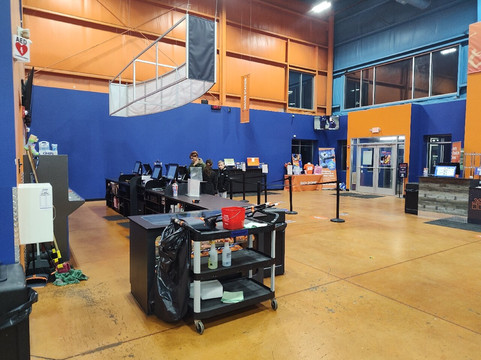 Sky Zone Trampoline Park-门罗维尔必去景点